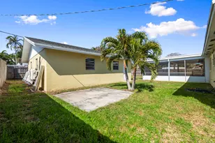 924 SE Dolphin Dr, Stuart, FL 34996 - Photo 39