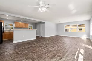 924 SE Dolphin Dr, Stuart, FL 34996 - Photo 11