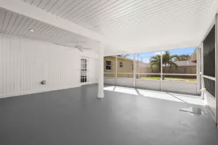 924 SE Dolphin Dr, Stuart, FL 34996 - Photo 29