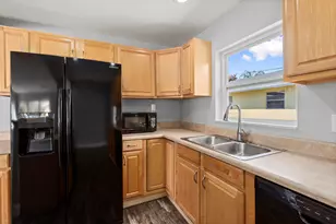 924 SE Dolphin Dr, Stuart, FL 34996 - Photo 15