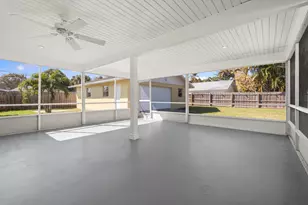 924 SE Dolphin Dr, Stuart, FL 34996 - Photo 27