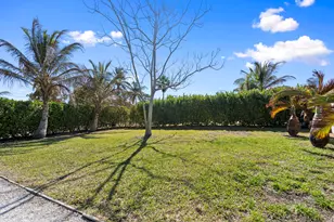 924 SE Dolphin Dr, Stuart, FL 34996 - Photo 37