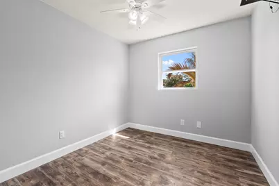 924 SE Dolphin Drive, Stuart, FL 34996 - Photo 23