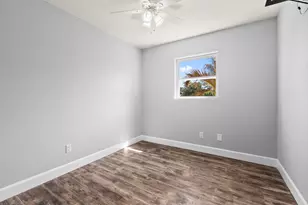 924 SE Dolphin Dr, Stuart, FL 34996 - Photo 23