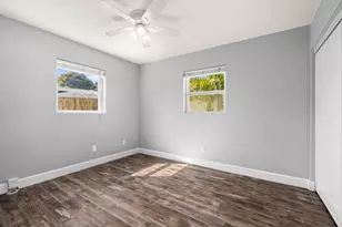 924 SE Dolphin Dr, Stuart, FL 34996 - Photo 17