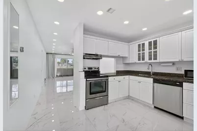 105 Lake Irene Drive, West Palm Beach, FL 33411 - Photo 3