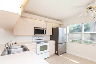 8146 Bridgewater Ct, West Palm Beach, FL 33406 - Photo 9