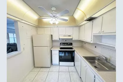 379 Saxony H, Delray Beach, FL 33446 - Photo 5