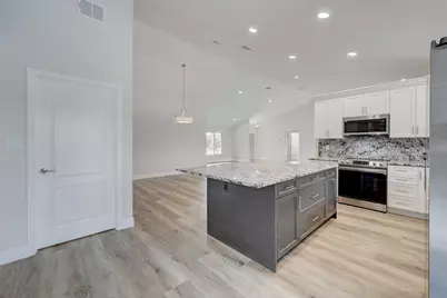 9320 Sun Pointe Drive, Boynton Beach, FL 33437 - Photo 3