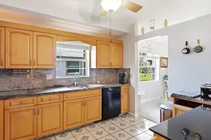 5462 Mariesa Ave, West Palm Beach, FL 33417 - Photo 5