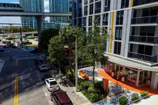 31 SE 6th St, Miami, FL 33131 - Photo 13