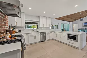 125 Cascade Ln, West Palm Beach, FL 33404 - Photo 9