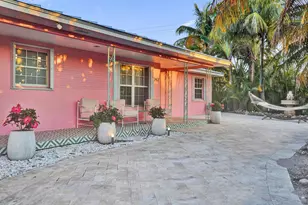 247 SE 3rd Ave, Delray Beach, FL 33483 - Photo 1