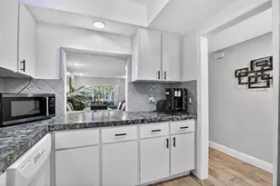 300 NE 20th St, Boca Raton, FL 33431 - Photo 9