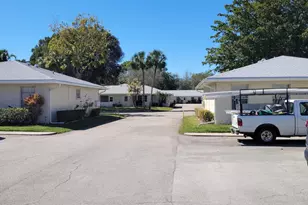 466 Holyoke Ln, Lake Worth, FL 33467 - Photo 3