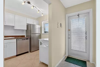 203 Oxford 100, West Palm Beach, FL 33417 - Photo 3