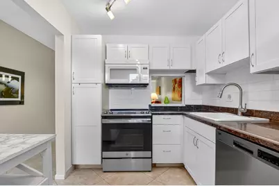 203 Oxford 100, West Palm Beach, FL 33417 - Photo 5