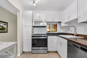 203 Oxford 100, West Palm Beach, FL 33417 - Photo 5