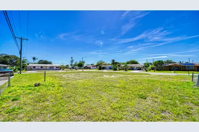 398 W 23rd Street, Riviera Beach, FL 33404 - Photo 3