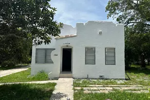 1046 30th Ct, West Palm Beach, FL 33407 - Photo 1