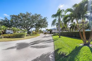 2929 SE Ocean Blvd E, Stuart, FL 34996 - Photo 9