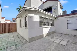 9702 NW 5th Ln, Miami, FL 33172 - Photo 17