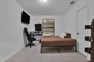 9702 NW 5th Ln, Miami, FL 33172 - Photo 13