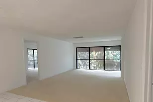 1739 Embassy Dr, West Palm Beach, FL 33401 - Photo 5