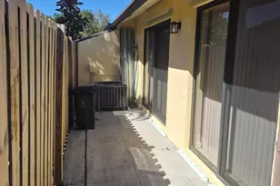 394 Springdale Cir, Palm Springs, FL 33461 - Photo 3