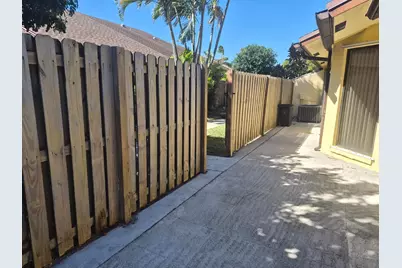 394 Springdale Circle, Lake Worth Beach, FL 33461 - Photo 5