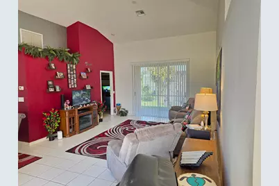 286 Saratoga Boulevard E, West Palm Beach, FL 33411 - Photo 3