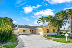 5734 Lincoln Cir E, Greenacres, FL 33463 - Photo 3