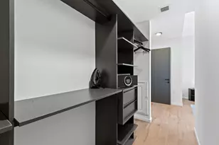 398 NE 5th St, Miami, FL 33132 - Photo 17