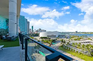 398 NE 5th St, Miami, FL 33132 - Photo 51