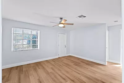 3800 N 10th Avenue N, Palm Springs, FL 33461 - Photo 9