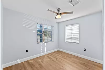 3800 N 10th Avenue N, Palm Springs, FL 33461 - Photo 15