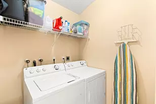 447 Woodview Cir, Palm Beach Gardens, FL 33418 - Photo 19