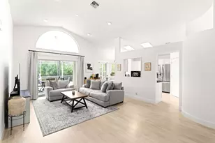 447 Woodview Cir, Palm Beach Gardens, FL 33418 - Photo 15