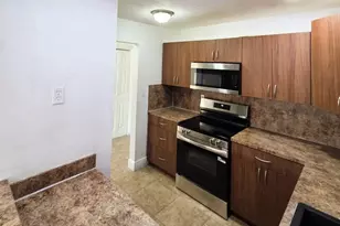 7000 NW 186th St, Hialeah, FL 33015 - Photo 9