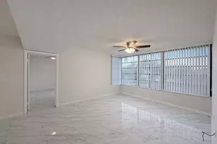 3826 Whitehall Dr, West Palm Beach, FL 33401 - Photo 7