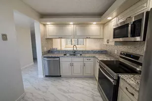 3826 Whitehall Dr, West Palm Beach, FL 33401 - Photo 1