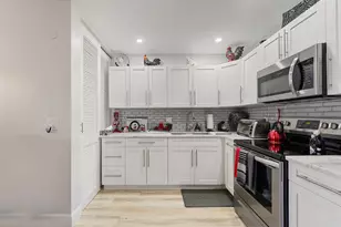 3586 La Playas Ct, Greenacres, FL 33463 - Photo 9