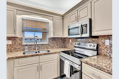 333 SE 20th Avenue #204, Deerfield Beach, FL 33441 - Photo 9