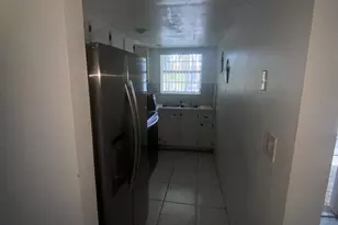 705 NE 2nd St, Hallandale Beach, FL 33009 - Photo 7