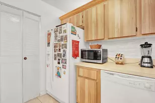 309 Knotty Pine Cir, Greenacres, FL 33463 - Photo 9