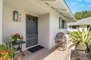 825 Club Dr, Palm Beach Gardens, FL 33418 - Photo 3