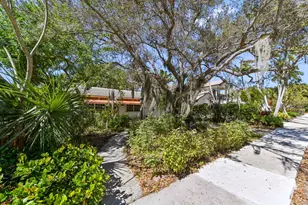 411 N Lakeside Dr, Lake Worth, FL 33460 - Photo 23