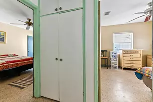 411 N Lakeside Dr, Lake Worth, FL 33460 - Photo 11