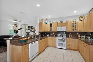 16613 NW 77th Path, Miami Lakes, FL 33016 - Photo 17
