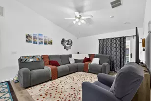 1011 SE Euclid Ln, Port Saint Lucie, FL 34983 - Photo 11